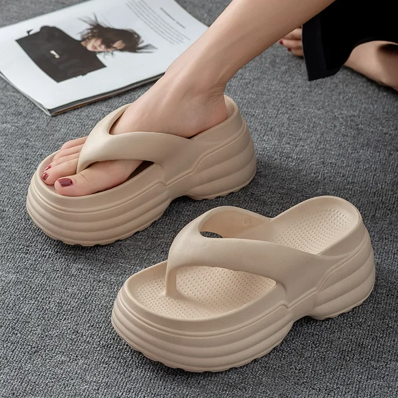 

Женские шлепанцы из ЭВА на толстой подошве, лето 2022, пляжные сандалии на массивной платформе, женские легкие нескользящие тапочки на танкетке с застежкой на носок