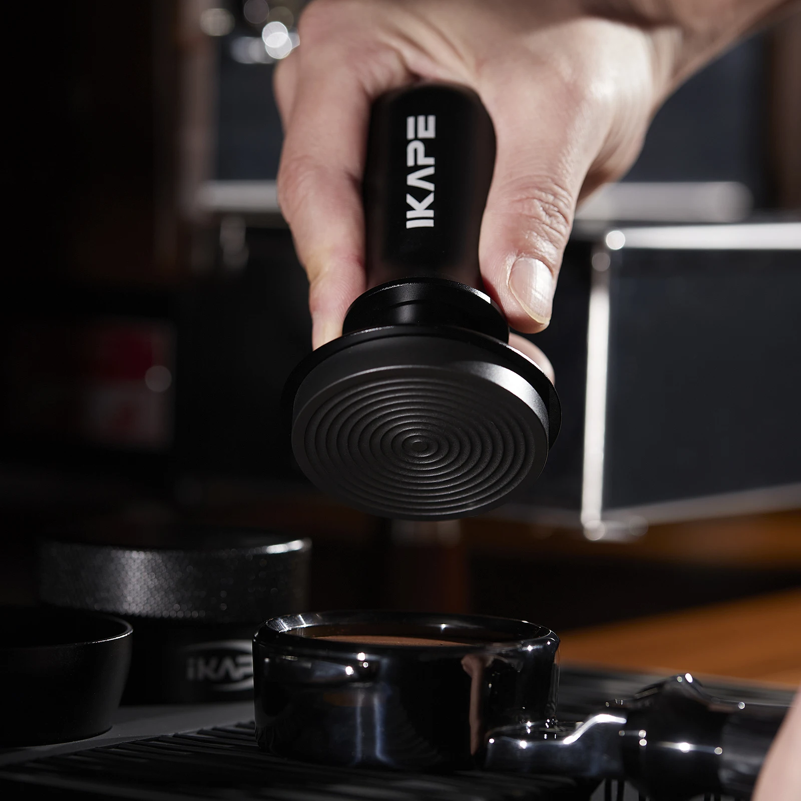 IKAPE Kaffeestampfer V3, passend für 51/54/58 mm, Espresso-Stampfer mit kalibriertem, federbelastetem Mechanismus und Titan-PVD-Beschichtung. – Detail 5