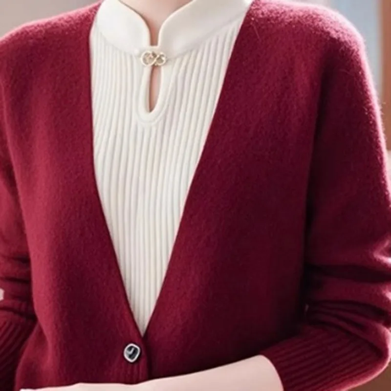 ถักเสื้อกันหนาวผู้หญิง Autumn2025 Chic ขนสัตว์ Bottoming ใหม่จีนปลอม 2 ชิ้นเสื้อใหม่สไตล์แห่งชาติยอดนิยมเสื้อกันหนาว