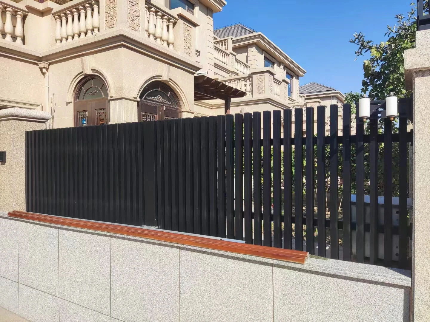 Panneaux de clôture en aluminium noir de haute qualité, durables, longueur et hauteur personnalisabl