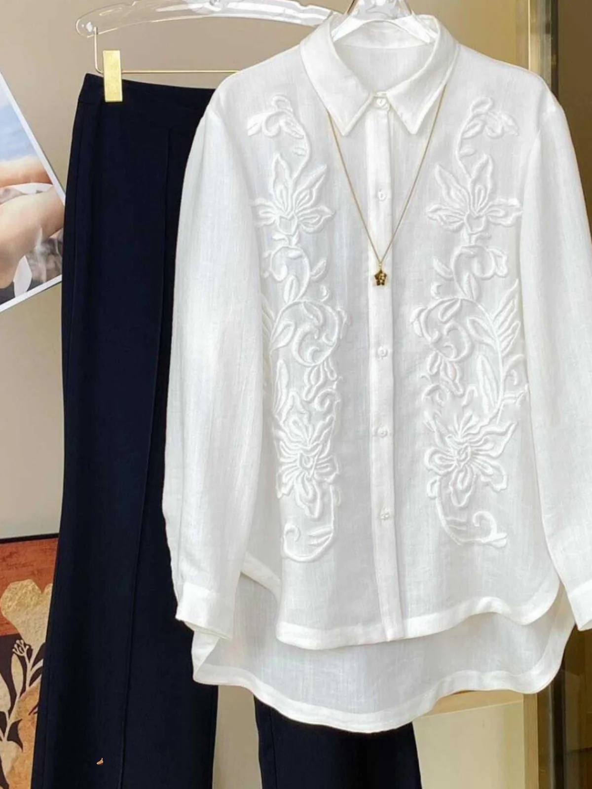 

Новый китайский женский стиль Irt с вышивкой и цветочным принтом Long Sve, винтажный универсальный белый хлопок, полиэстер, деловой повседневный ...