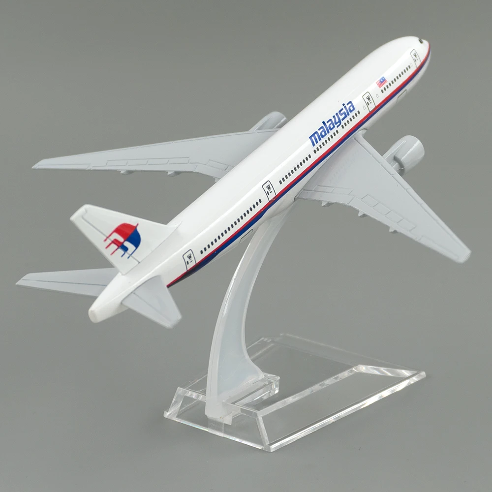 1/400 Scale Alloy Aircraft Boeing 777 Malaysia Airlines 16cm Alloy Plane B777 Model Toys Children Kids Gift for Collection