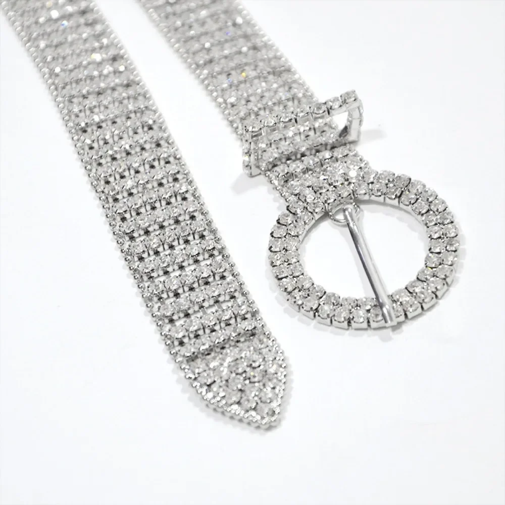 Женский серебристый ремень