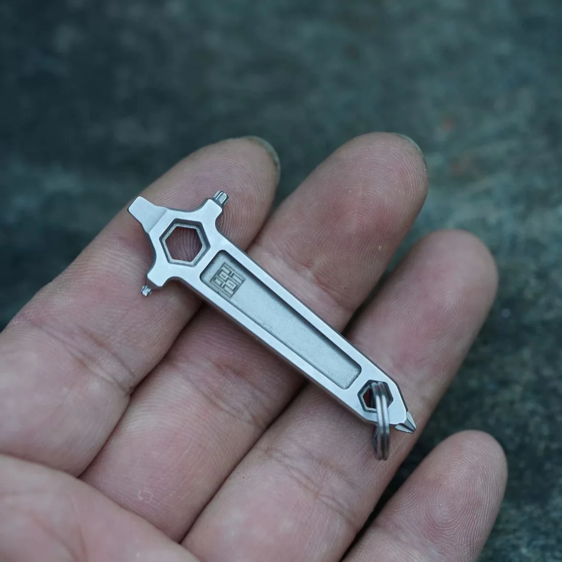 6 in 1 EDC Multi Tool Pendant, Flat Phillips Torx Screwdriver & Hex Socket Wrench Set, Portable Neck Carry Mini Repair Tool