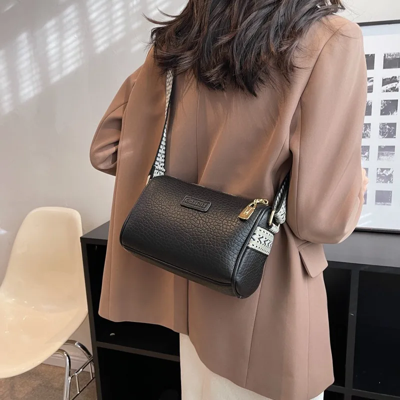 

Fashion Women's New Niche Pillow Bag Wide-band Casual High-end Versatile Single Shoulder Bag Crossbody Bag