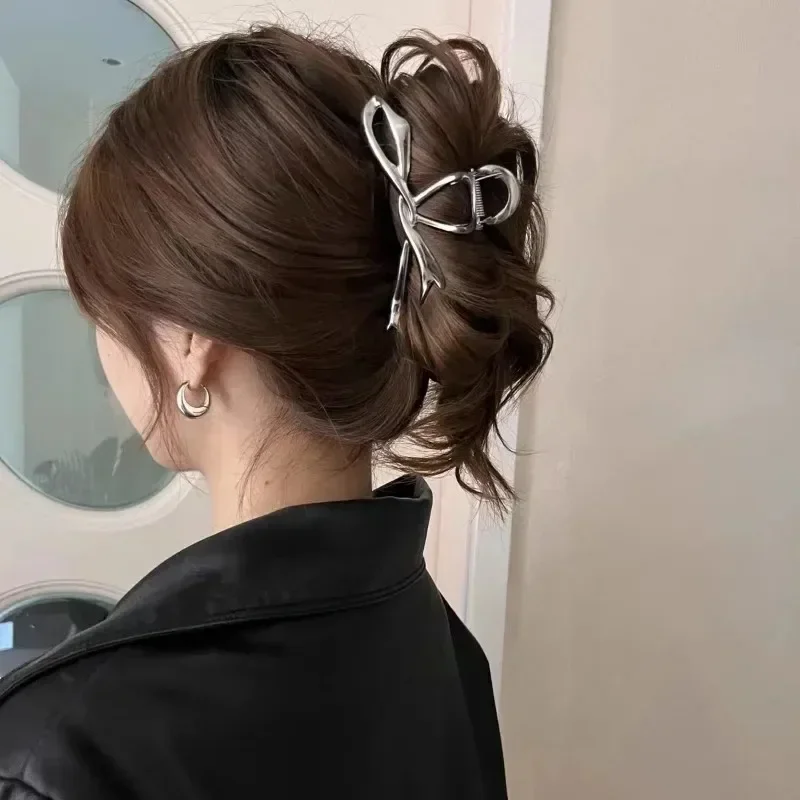 1/2 Uds. Pinzas geométricas para el pelo con lazo de Metal para mujer, pinza para el pelo con lazo dorado, plateado y negro, accesorios para el cabello de cabeza fina y gruesa, abrazadera de cangrejo