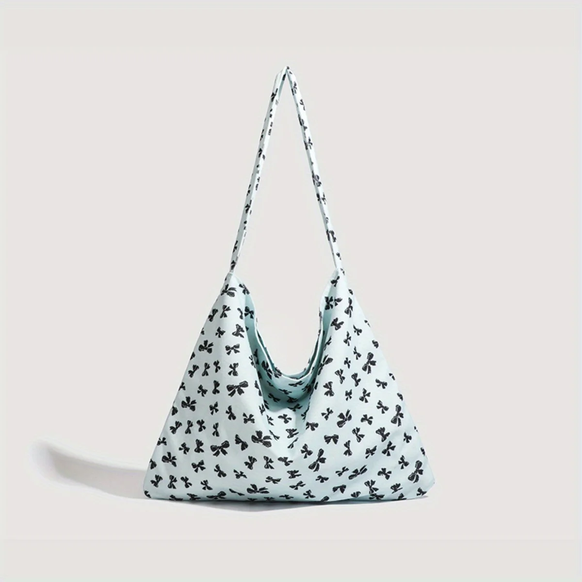 

2025 Новая нишевая дизайнерская сумка с узлом-бабочкой и цветочным принтом для женщин, легкая и большая вместительная сумка на плечо, подходящая для выхода на улицу