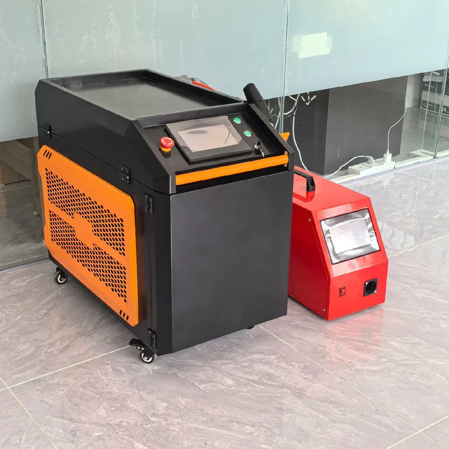 

Portable Laser Welding Machine 2000w Fiber 4 in 1Handheld Laser Welder 1000w for Metal Stainless Steel Aluminum