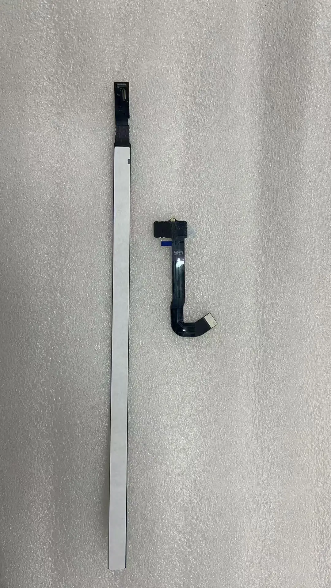 macbook pro A1989 交換用タッチバー　2本 Amazon.com: NEW LED Touch Bar Replacement for 821-00681 MacBook