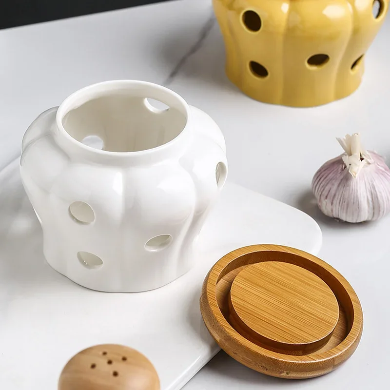 Creative Kitchen Ginger Garlic Storage Jar Ventilated Perforated Ceramic Storage Can White Aromatherapy Candle Storage Jars