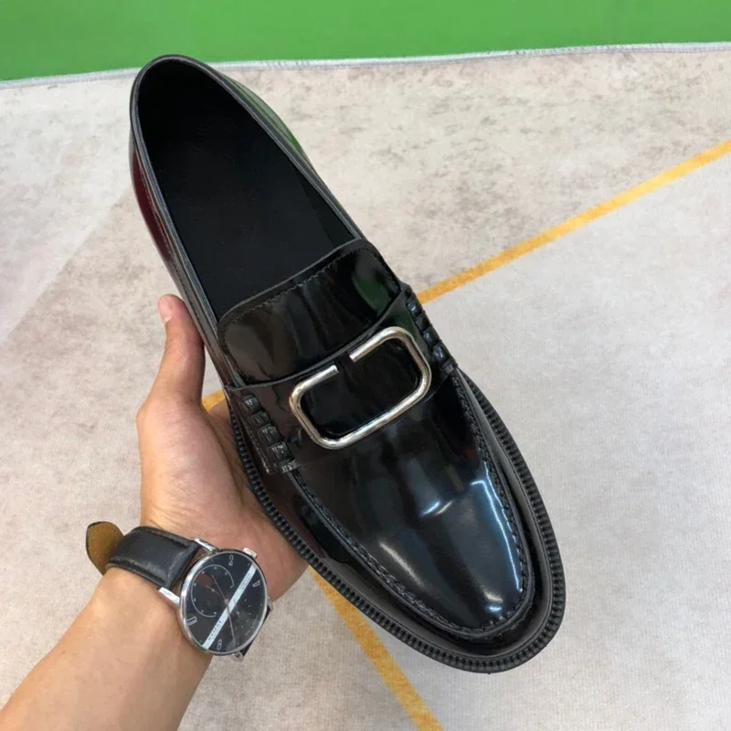 2024 New Black Gloss Brushed Leather Loafers Man Anti slip Outsole Comfortable and Lightweight casual Leather Shoes