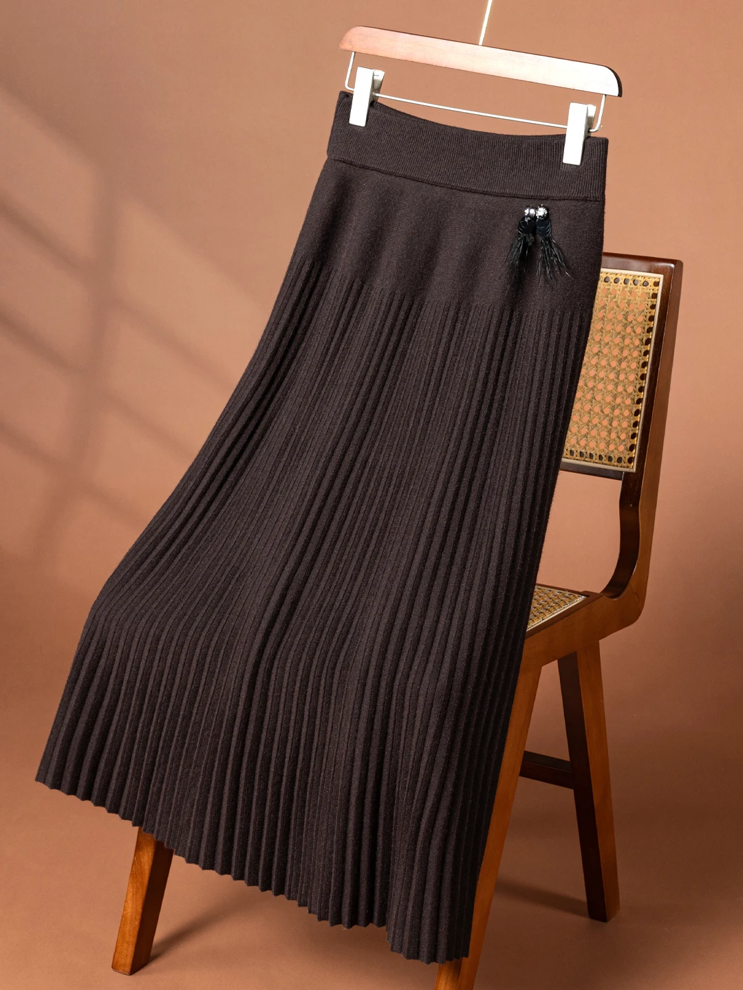 

Autumn and Winter New Women's Half Skirt, Fashionable Commuting High Waist Mid Length Wool Knitted Pleated Skirt