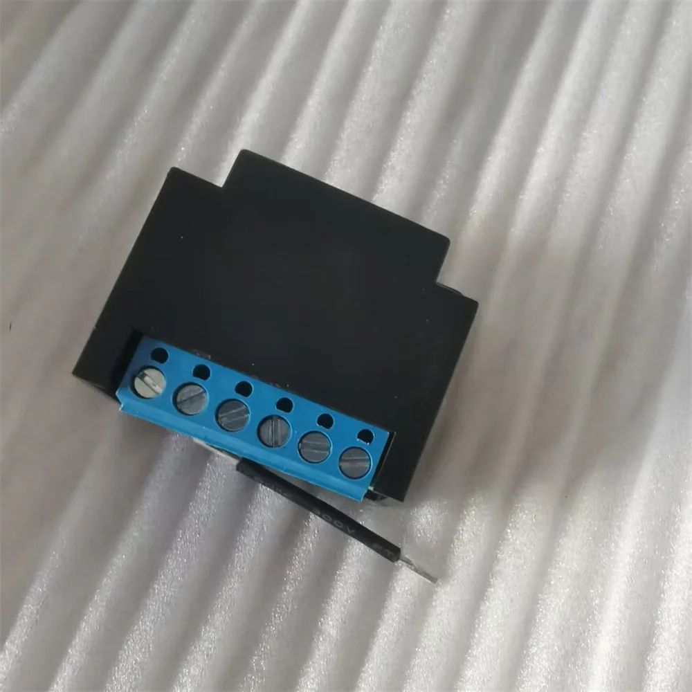 ZL1 AC Voltage Transducer 0-480V AC to 0.45V DC Single Phase Voltage Sensor Transmitter Industrial Power Converter for Monitorin