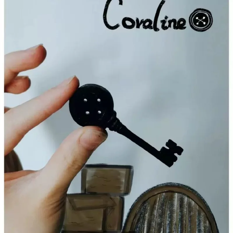 Coraline anime periférico misterioso porta chave colar pingente cosplay brinquedo na moda jóias nicho dos desenhos animados acessórios de moda presente