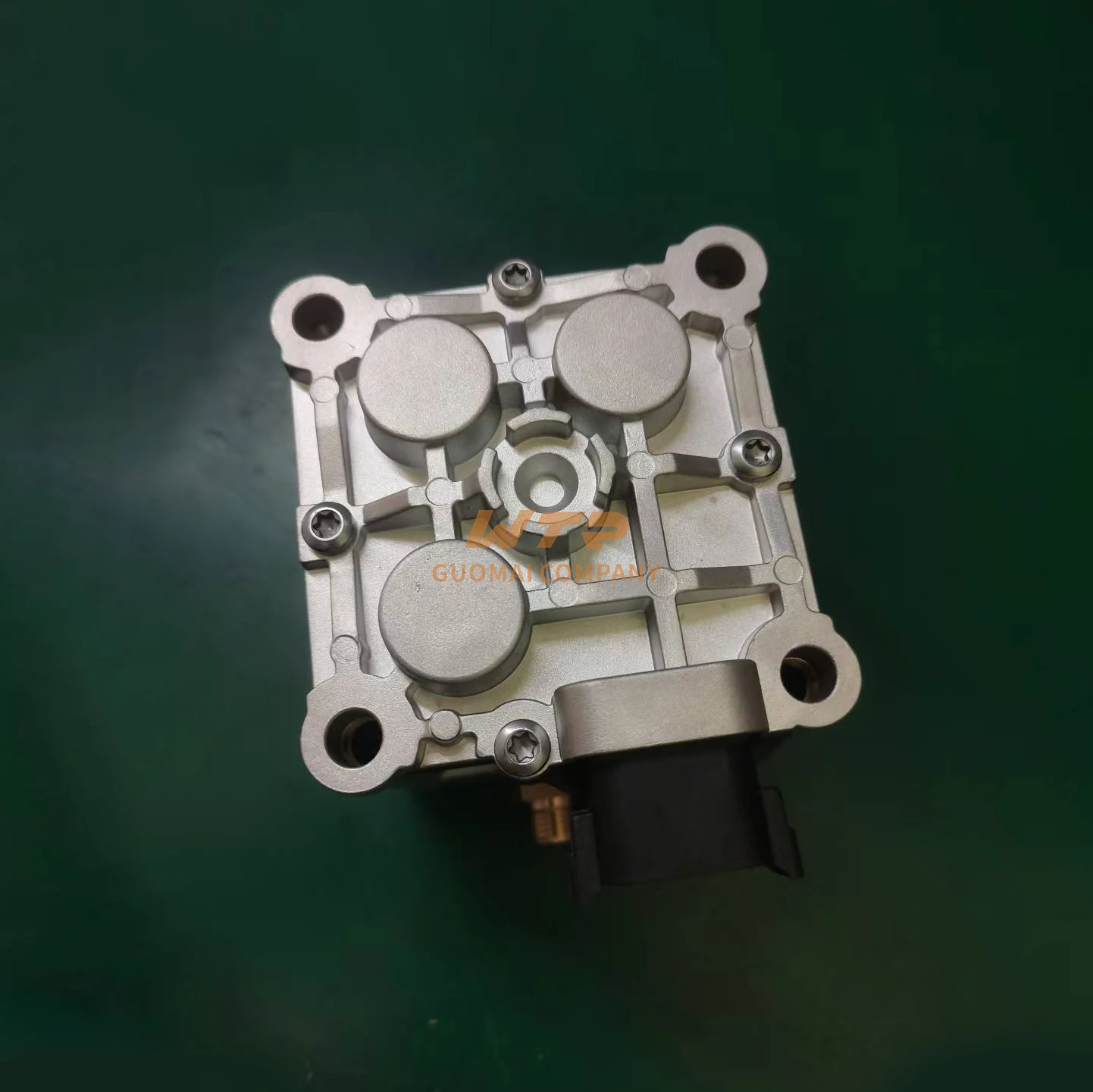 

Блок клапанов EGR OEM 2021087 для S-C-A-N-A, высококачественные запчасти для европейских грузовиков, произведено в Китае