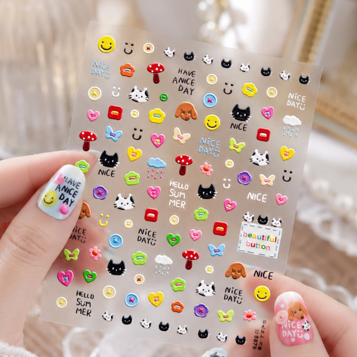 Autocollants 5D Mignons de Dessins Animés pour Ongles – Motifs Colorés : Chat Noir, Chiot, Sourire, Champignon, Cœur, Nœud, Nuage, Goutte de Pluie – Décalcomanies Auto-Adhésives