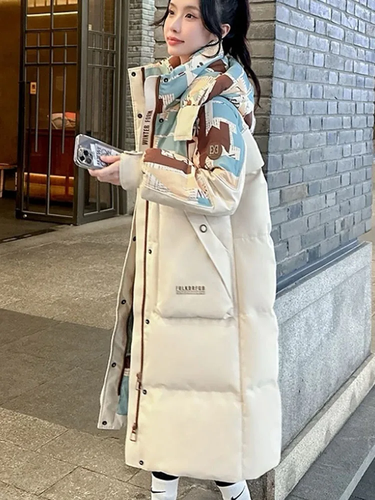 2025 Nuovo marchio alla moda Piumino color block da donna sopra il ginocchio sciolto spesso inverno colore contrastante e piumino sottile