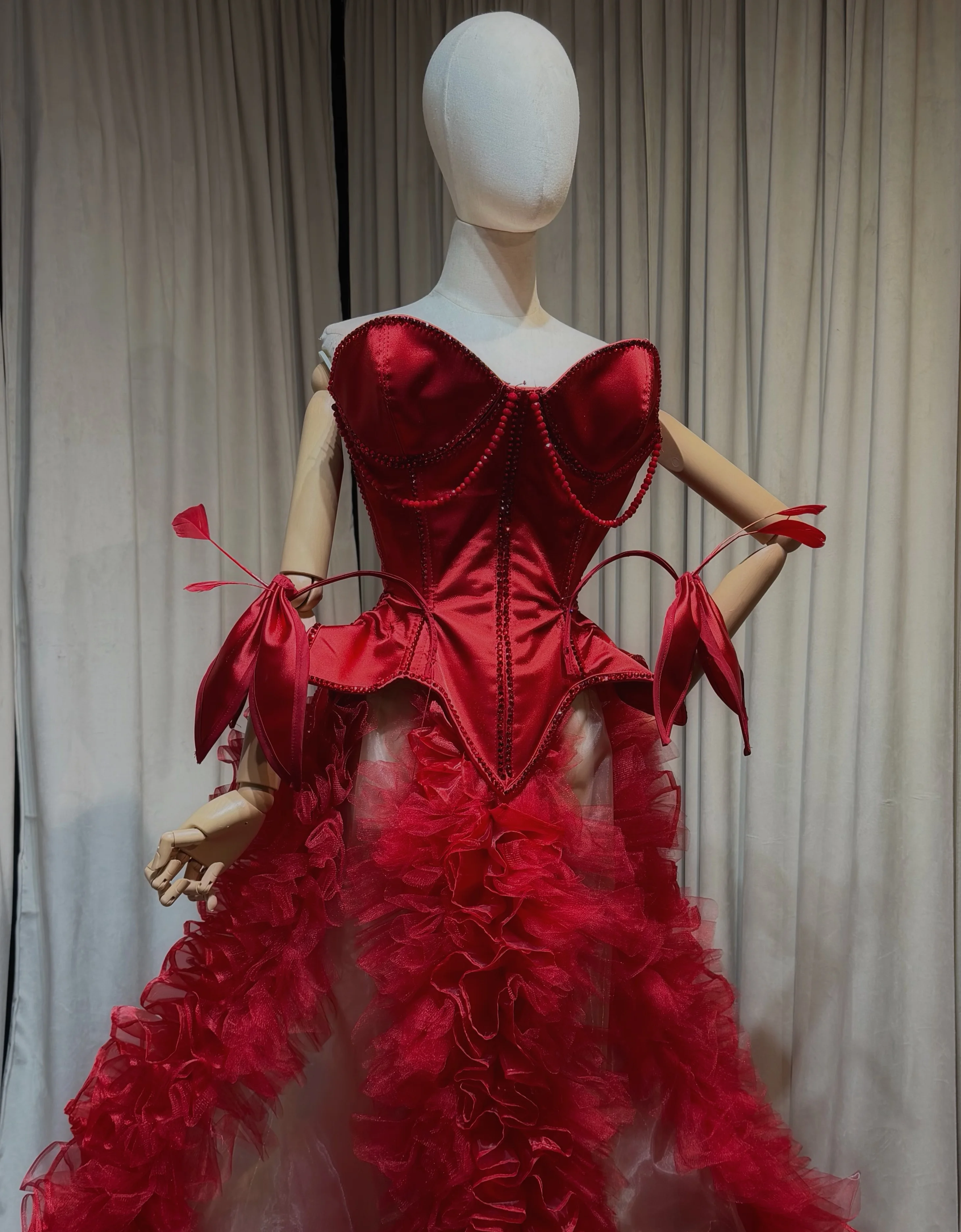 Luxury Gothic Red Ruffled Tulle Skirt Women Vintage High Waist A-Line Bell Tutu Maxi Long Skirt Style Evening Party Prom NO TOP