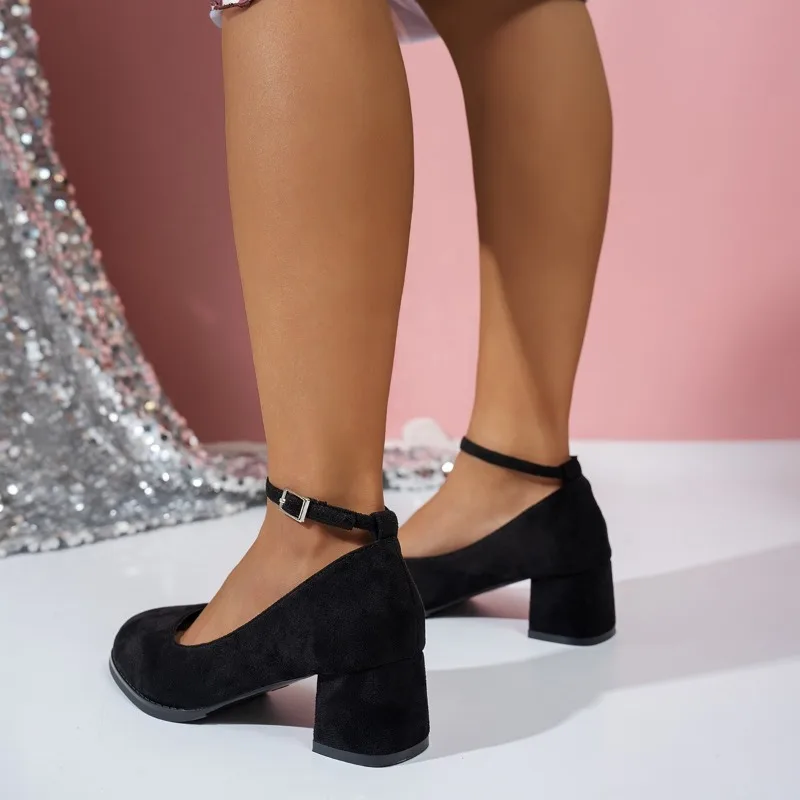 أحذية نسائية بكعب خشن ربيعية جديدة برأس مدبب وفم ضحل من جلد الغزال كلمة واحدة مع كعب عالي مقاوم للانزلاق ومقاوم للاهتراء