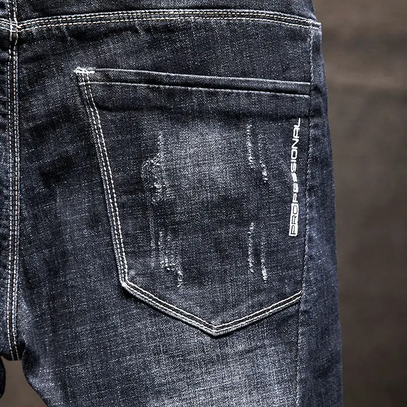Amerikanische elastische gerade Jeans für Herren, zerrissene, abgenutzte Slim-Fit-Baumwoll-Denim-Hosen, koreanischer Stil, modische Hosen, Herrenbekleidung – Detail 17