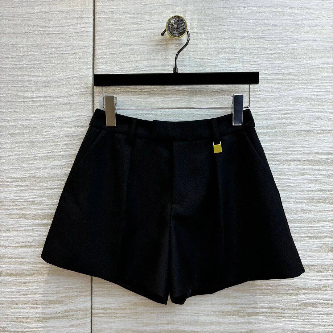 2024 New Fashion Autumn Black All-matched Shorts Women High Waist Zipper Folds Loose Casual Shorts