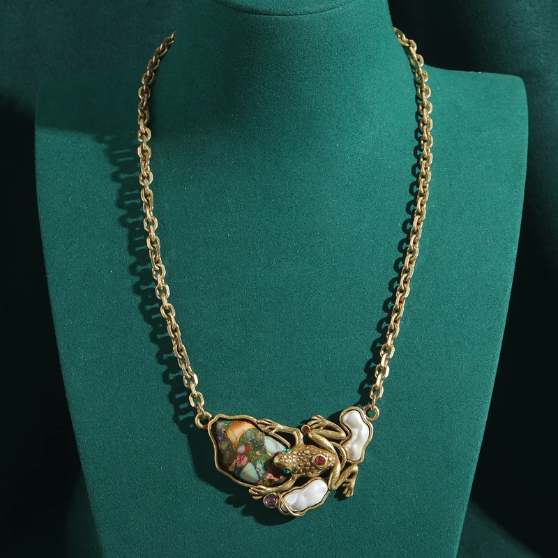 

Vintage Jewellery Gold Color Toad Pendant Necklace Woman Charms Natural Colored Stone Antique Luxury Designer Custom Trendy 2025