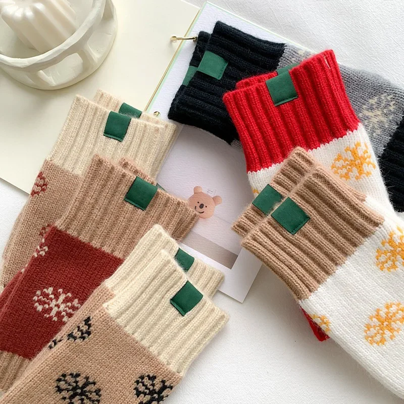 Вязаные перчатки из пряжи, теплые открытые перчатки с половиной пальца, женские зимние студенческие милые рождественские снежинки, новинка