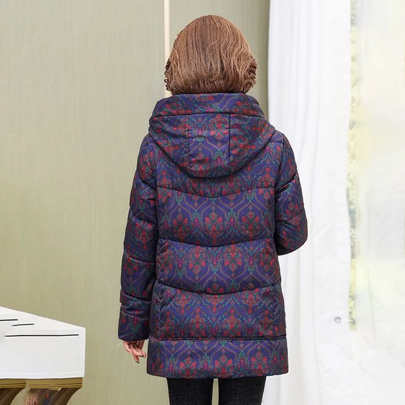 Western Style Mother Down Cotton-padded Jacket Women\'s New Loose Warm Middle-aged And Elderly Printing Fashion Hooded Coat Tide.