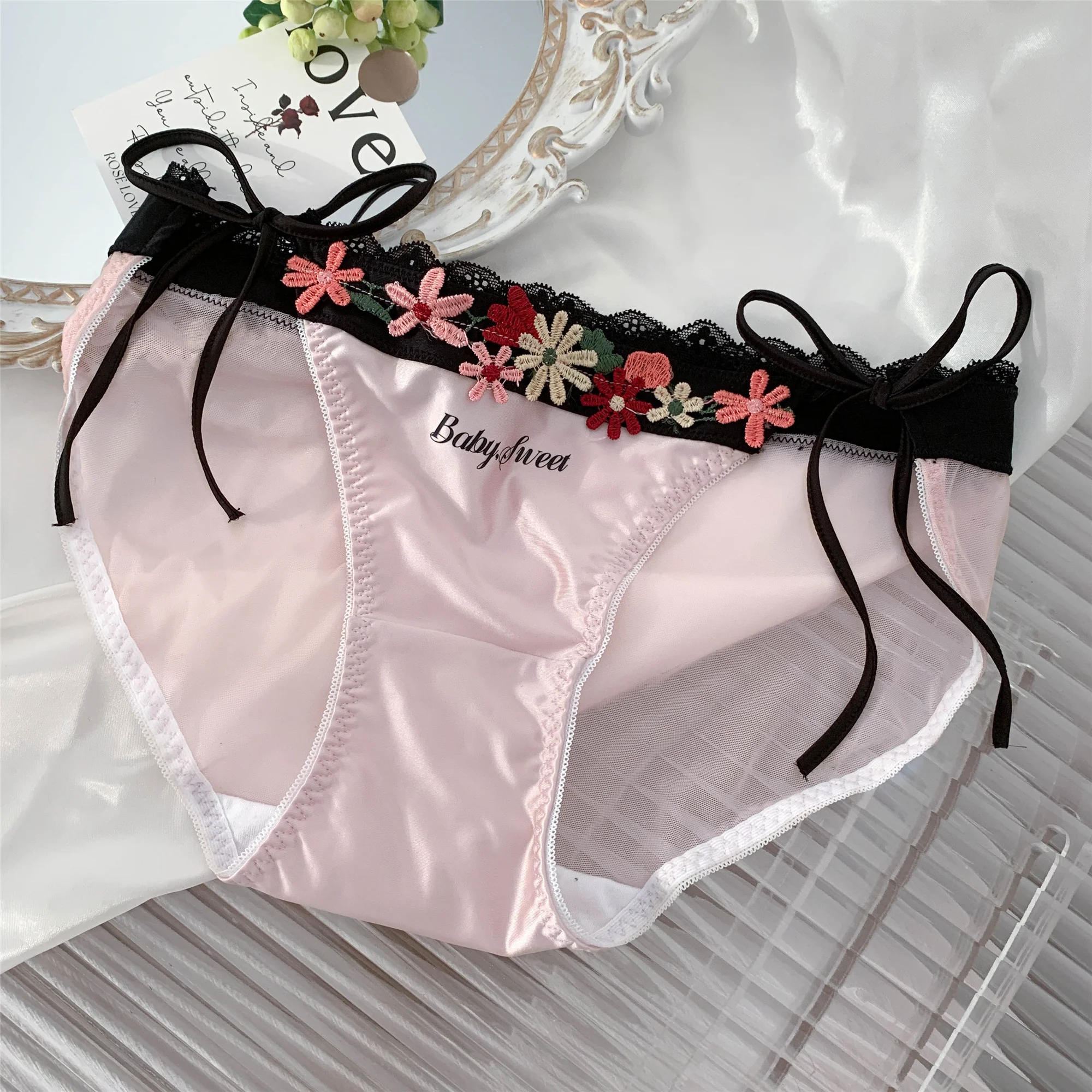 

Misty Blooming French Embroidered Satin Panties For Girls Sweet High Slit Lace Women Pure Desire Sexy Underwear Women