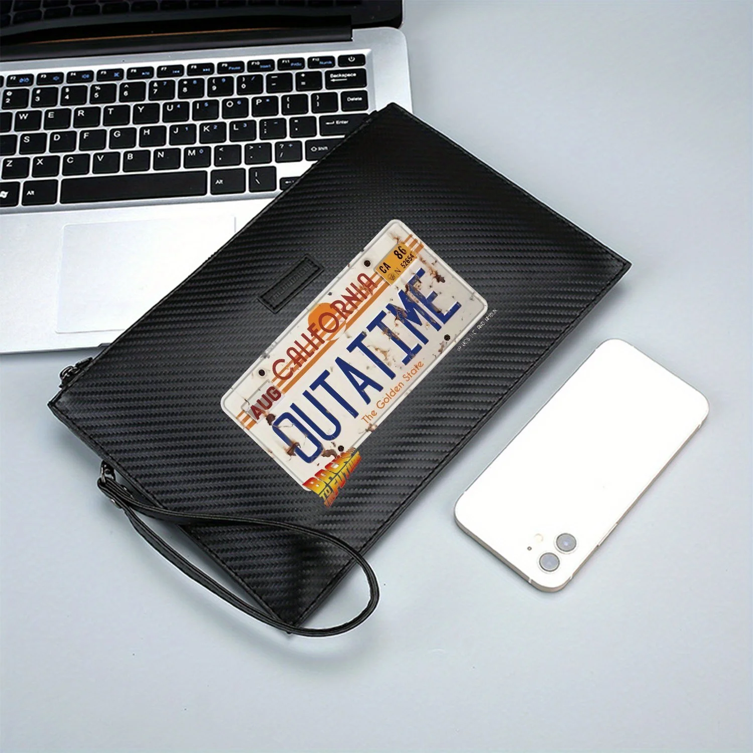 لوحة ترخيص مع شعار وكلمات فيلم حقيبة يد رجالية أنيقة مطبوعة من البولي يوريثان عصرية وعملية للحمل اليومي #3