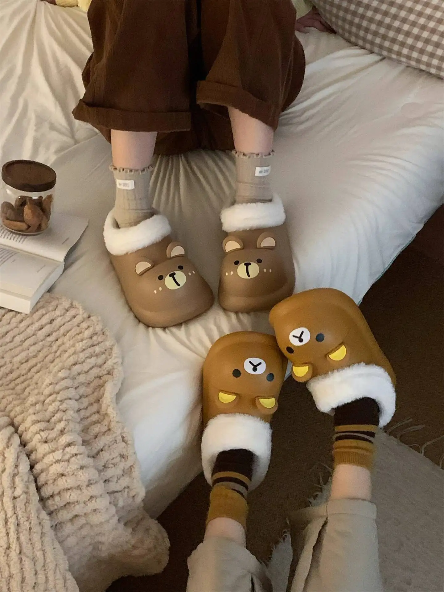 

Women Home Slippers 2025 Winter New Women's Cute Bear Slippers Thick Soled Waterproof Fleece Lined Anti Slip Soft Home Slippers