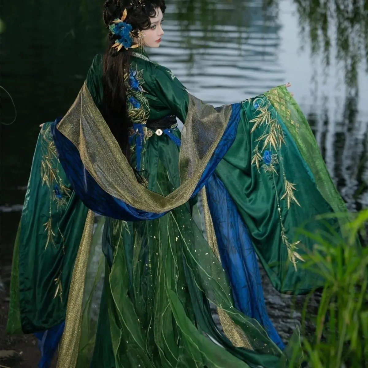 

Машинная вышивка Ханфу [Костюм с большими рукавами из Южных и северных династий