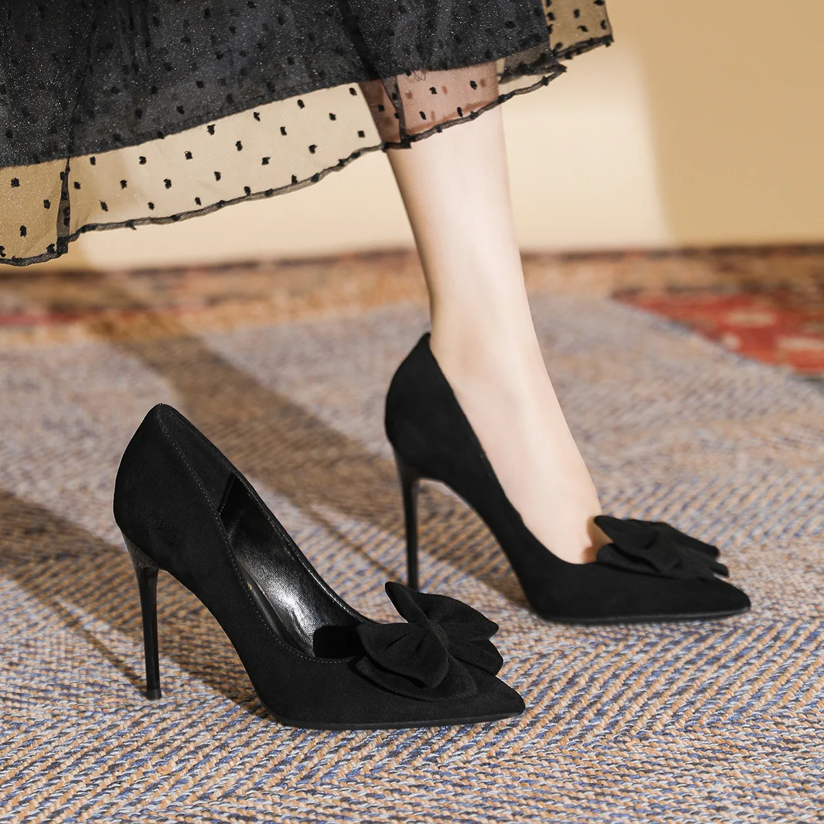 

Korean Version of Fashion Stiletto High Heels Pointed Suede Bow Large Size Single Shoes