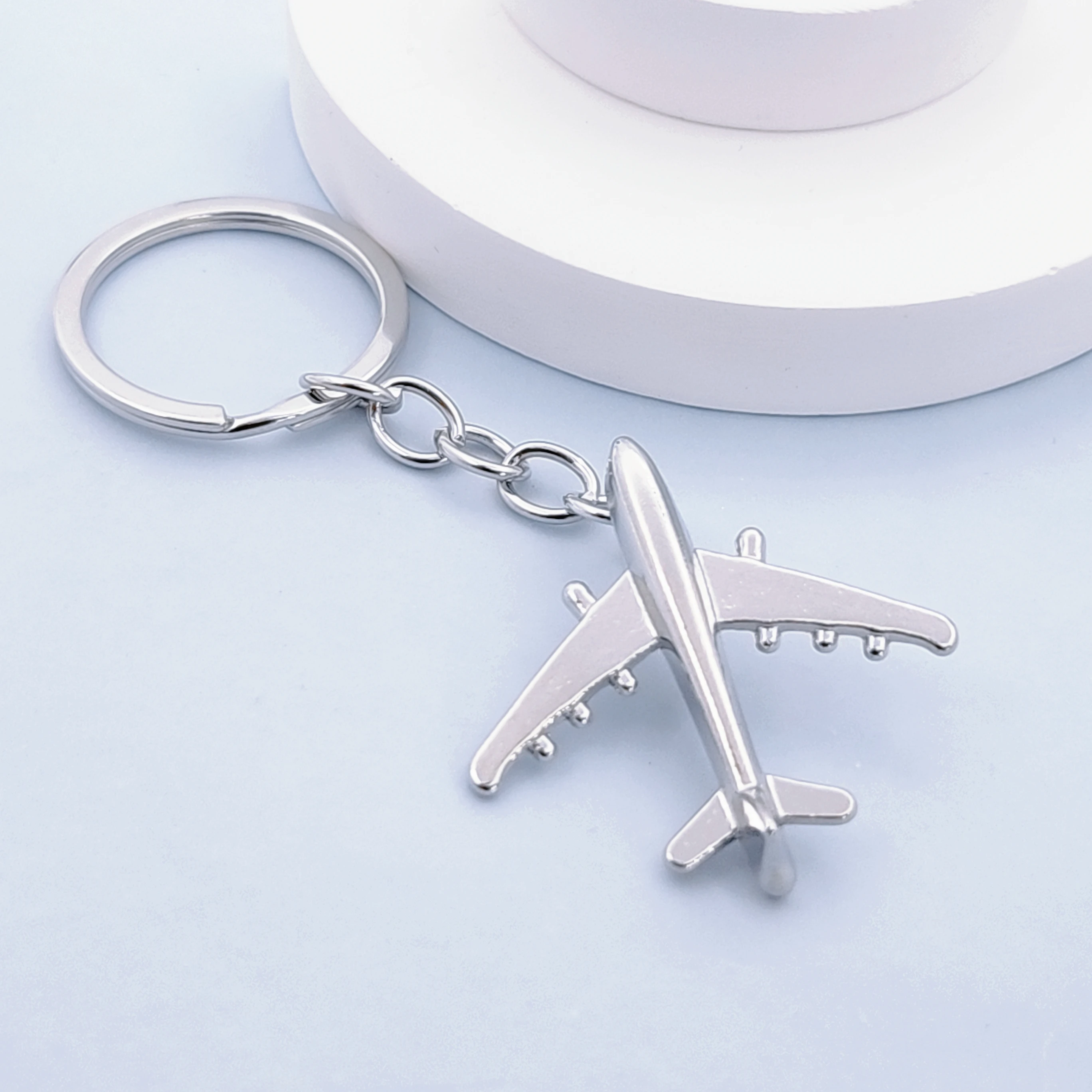 European and American fashion simulation airplane creative keychain business small gift keychain pendant