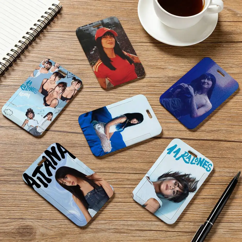 

Держатель для кредитных карт, удостоверений личности и проездных билетов Singer A-Aitana с ремешком на шею