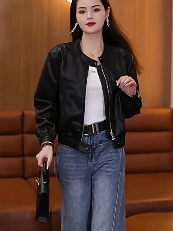 เสื้อแจ็คเก็ตหนังคอตั้งแฟชั่นใหม่ ฤดูใบไม้ผลิ 2025 ทรงหลวม ใส่สบาย ช่วยพรางหุ่น  สำหรับผู้หญิง  แบบซิป แขนยาว ทรงปกติ