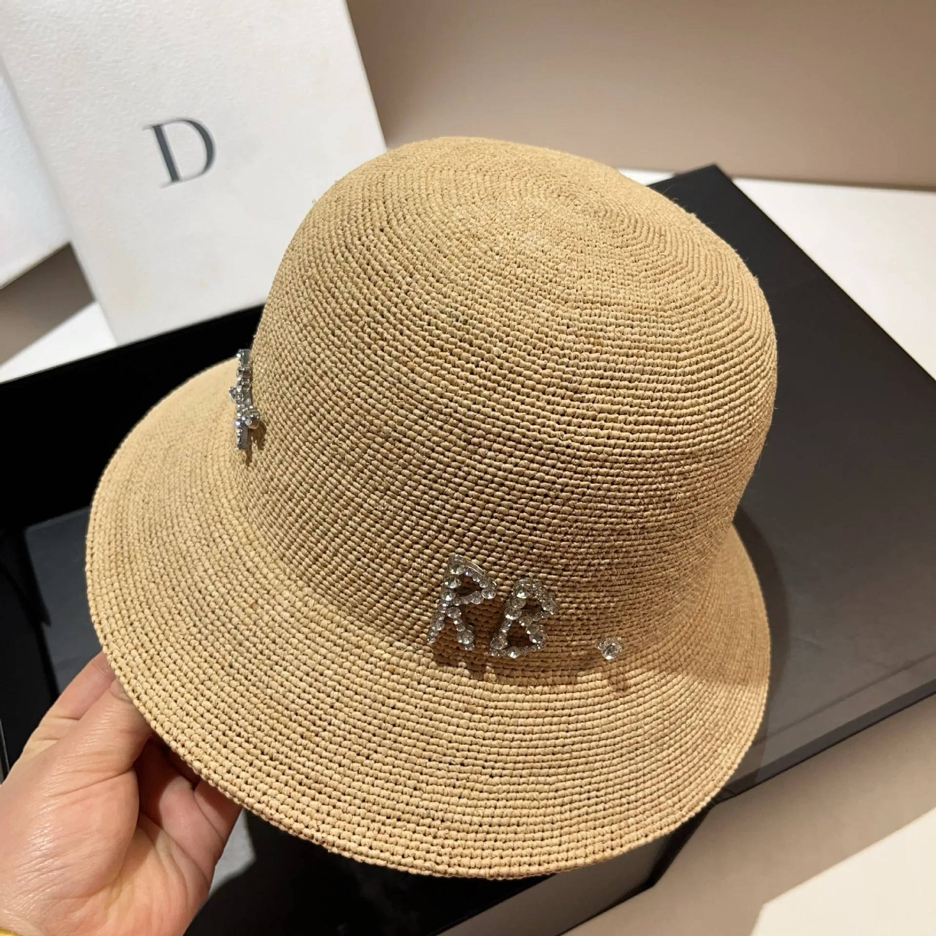 Sommerliche Natur-Raffia-Sonnenhüte für Damen, handgefertigt, gehäkelt, Stroh, Strand, Designer, Leder, Strass, luxuriöser, glänzender Bucket Hat – Detail 15