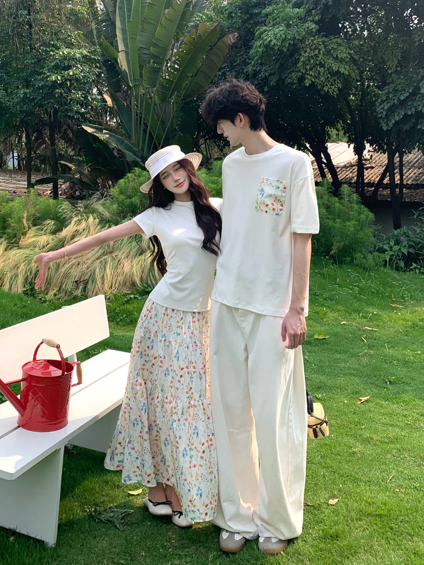 Vacation Style Couple Matching Summer Short Sleeve T-Shirt Dopaamine Floral Halter Skirt Slimming Set One Top One Skirt