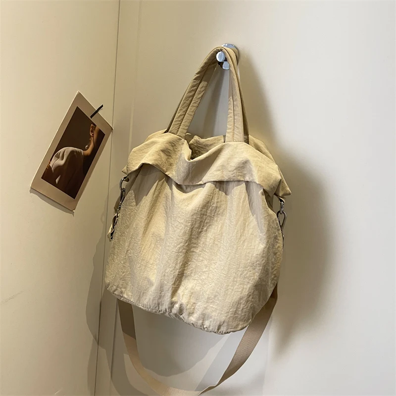 

Hot Models Casual Ladies Large Capacity Commuter Shoulder Bag, Lightweight Nylon Ladies Shoulder Bag , Lazy Wind Crossbody Bag