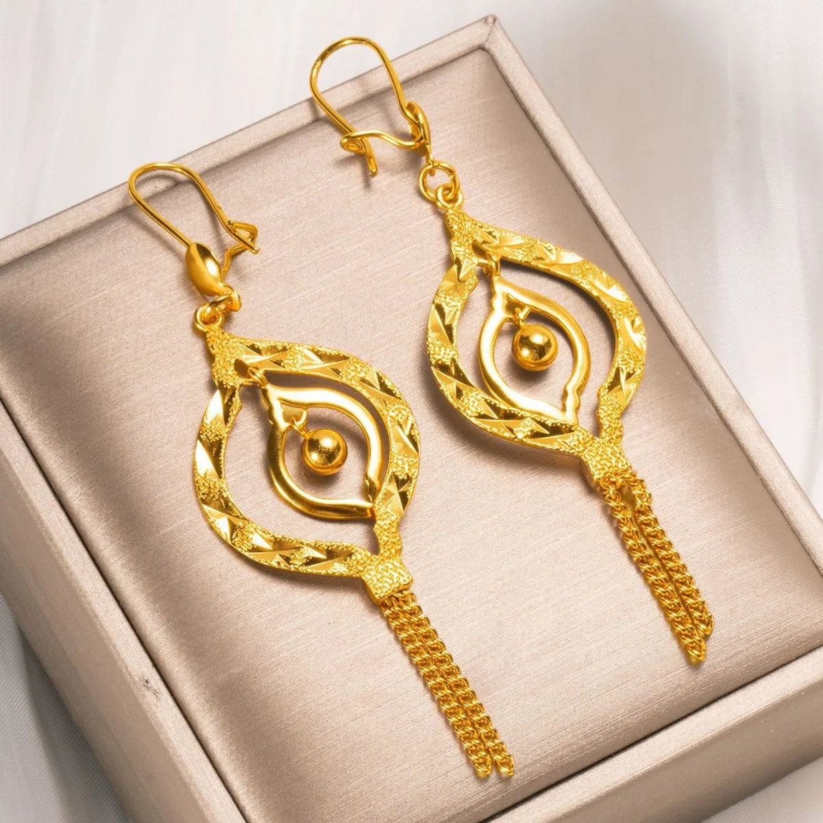 9999 gold stud earrings - elegant and retro long-style fringed earrings, featuring a regal and sophisticated style.
