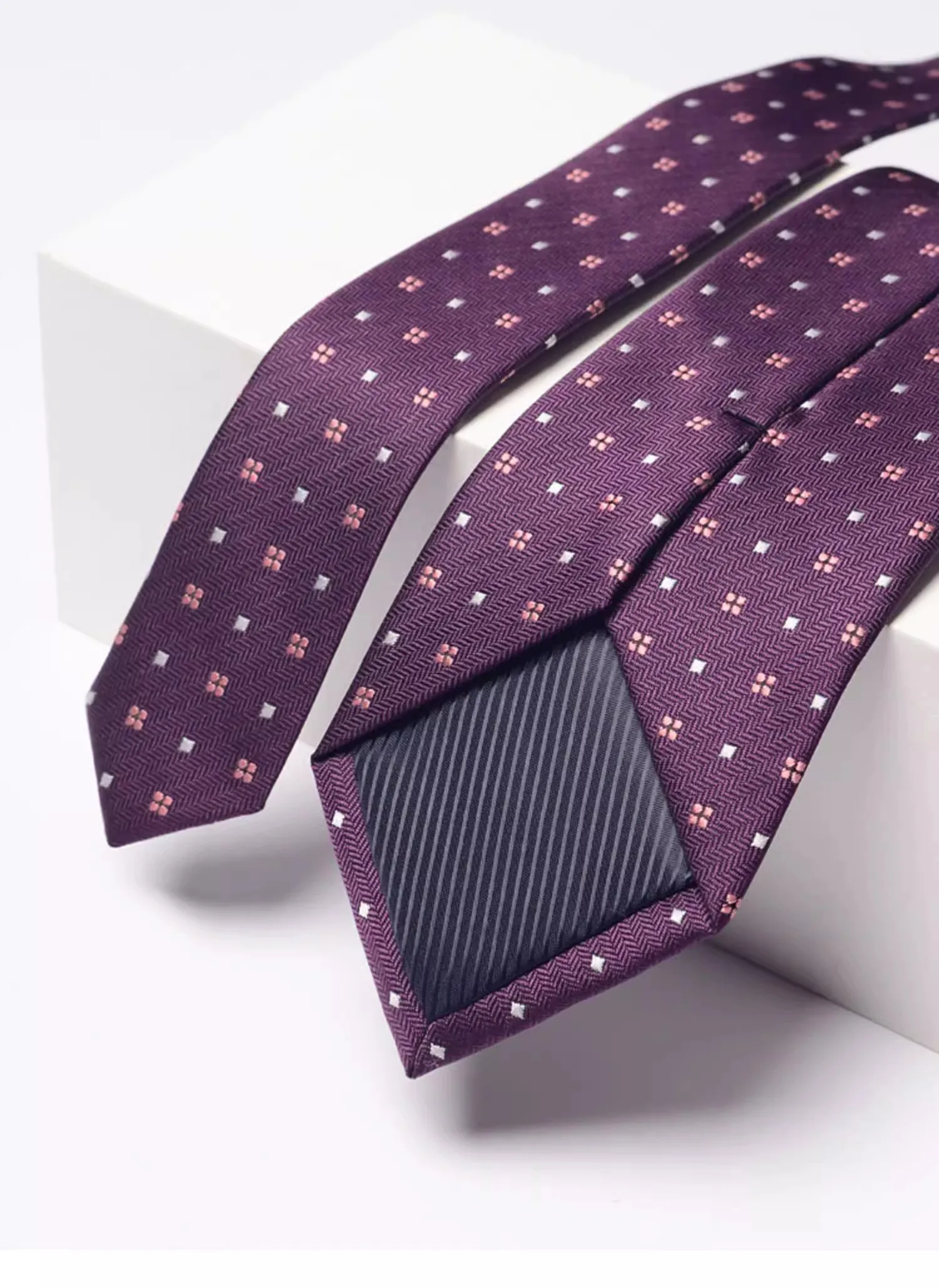 High Quality Fashionable Purple Patterned Tie For Men's Casual Business Shirt Accessories Standard 7cm Handmade Knot Necktie