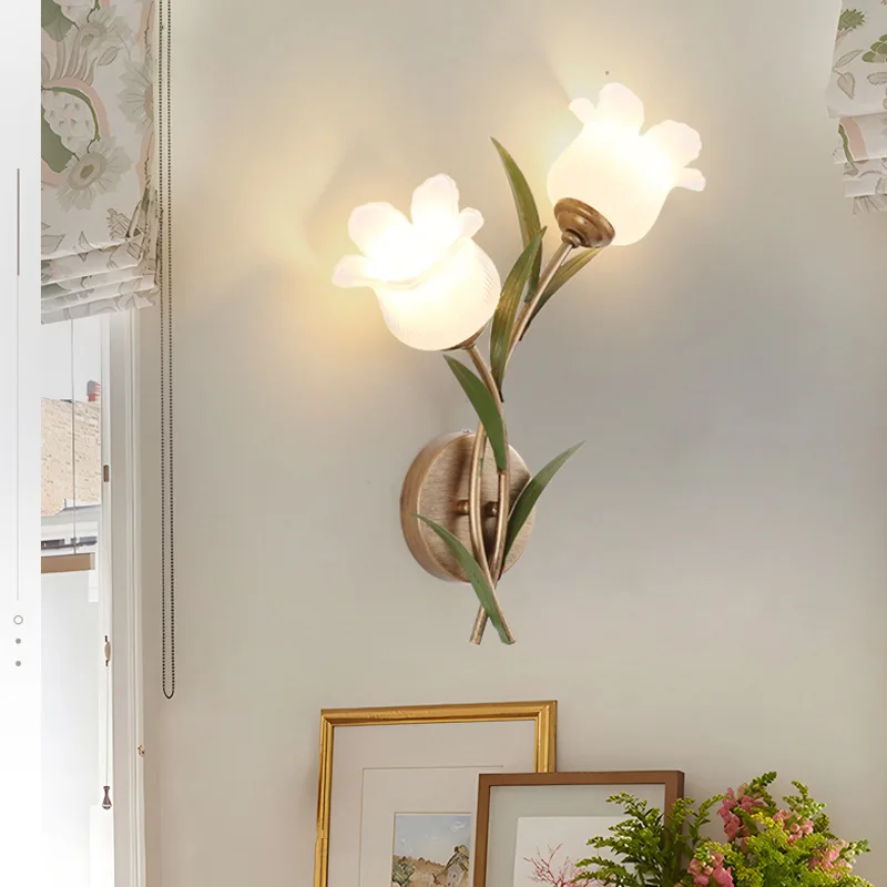 

French pastoral retro bedroom bedside wall lamp simple modern creative American flower room living room background lamp