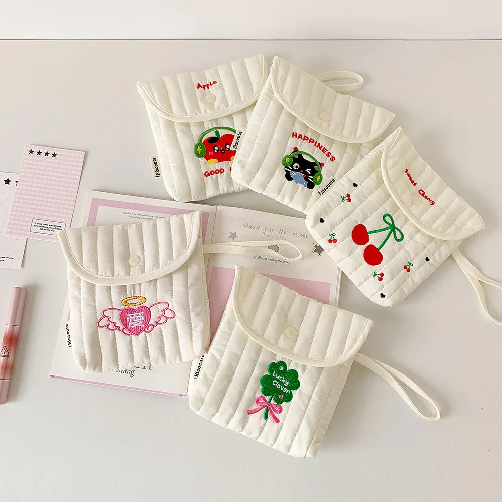 Entzückende tragbare Menstruationseinlagen-Aufbewahrungstasche mit Kirschdruck, hochästhetischer, reisefreundlicher, kompakter Organizer für Studenten