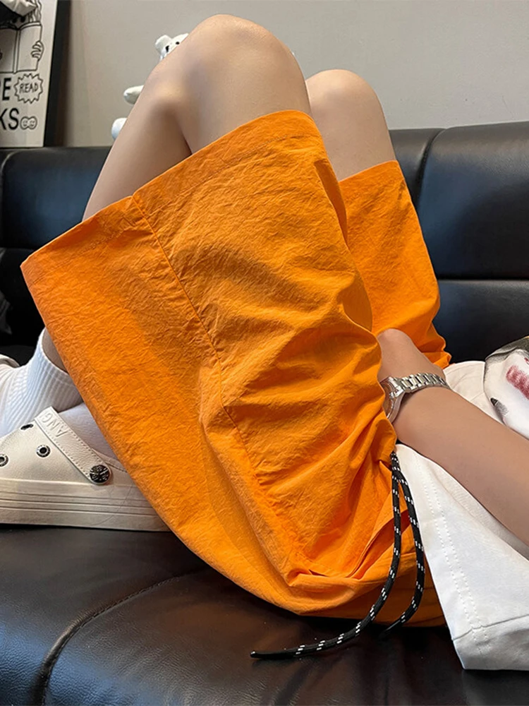 Pantaloncini sportivi da donna con lacci arancioni 2025 Nuovi pantaloni estivi ad asciugatura rapida Pantaloni casual larghi versatili alla moda a cinque quarti