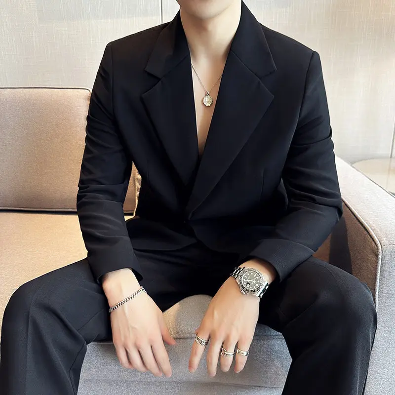 

High-quality men's fashionable and stylish casual summer loose-fit style magnetic invisible button suit set