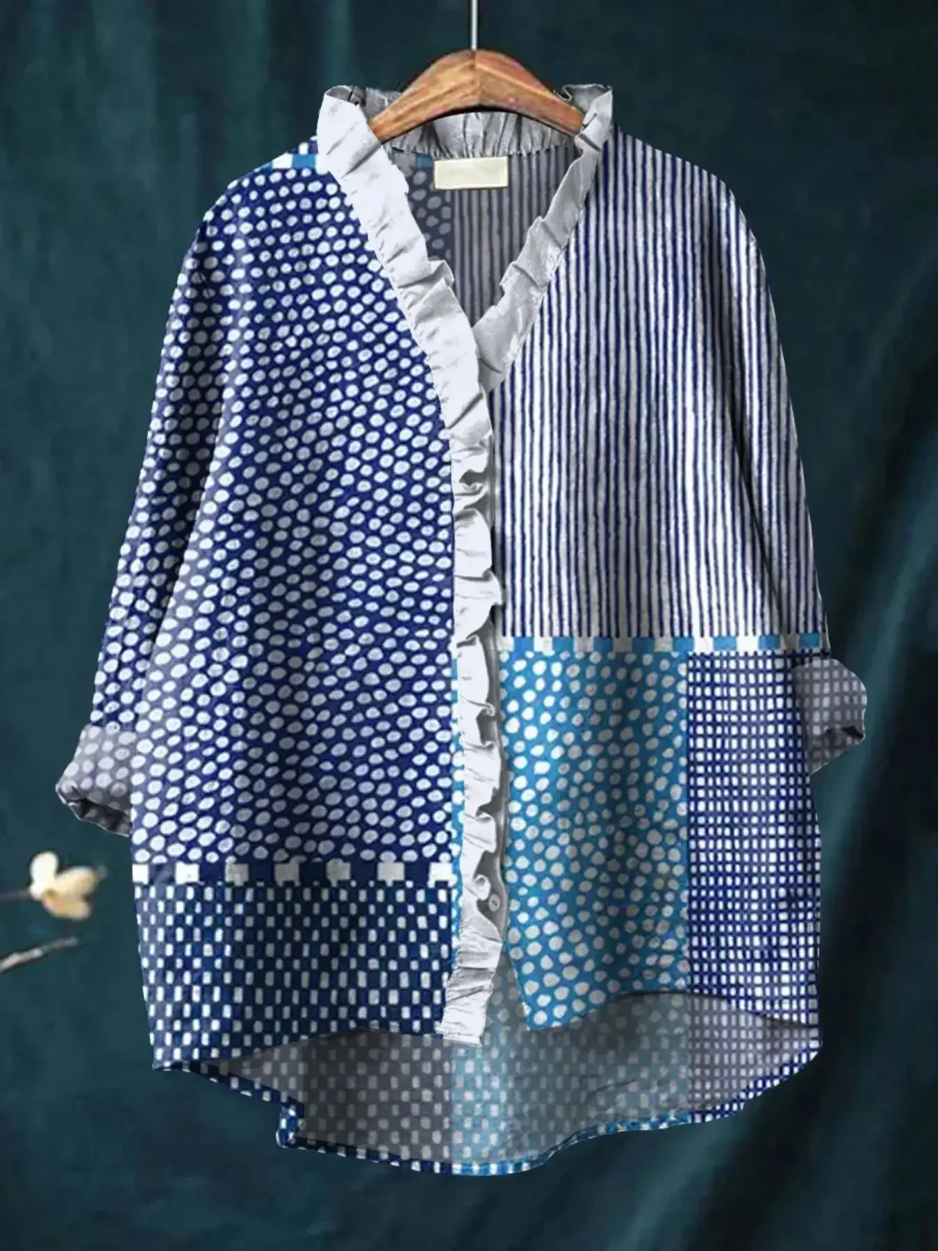 قميص نسائي من الدانتيل بأكمام طويلة لعام 2026 بتصميم رائع بنقشة زهور كلاسيكية، بلوزة بأزرار أمامية وأكمام إسفنجية،