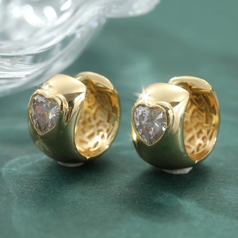 Niedliche herzförmige Zirkonia-Creolen für Damen, modische geometrische Ohrclips, romantischer Schmuck, Geschenke für Liebhaber.