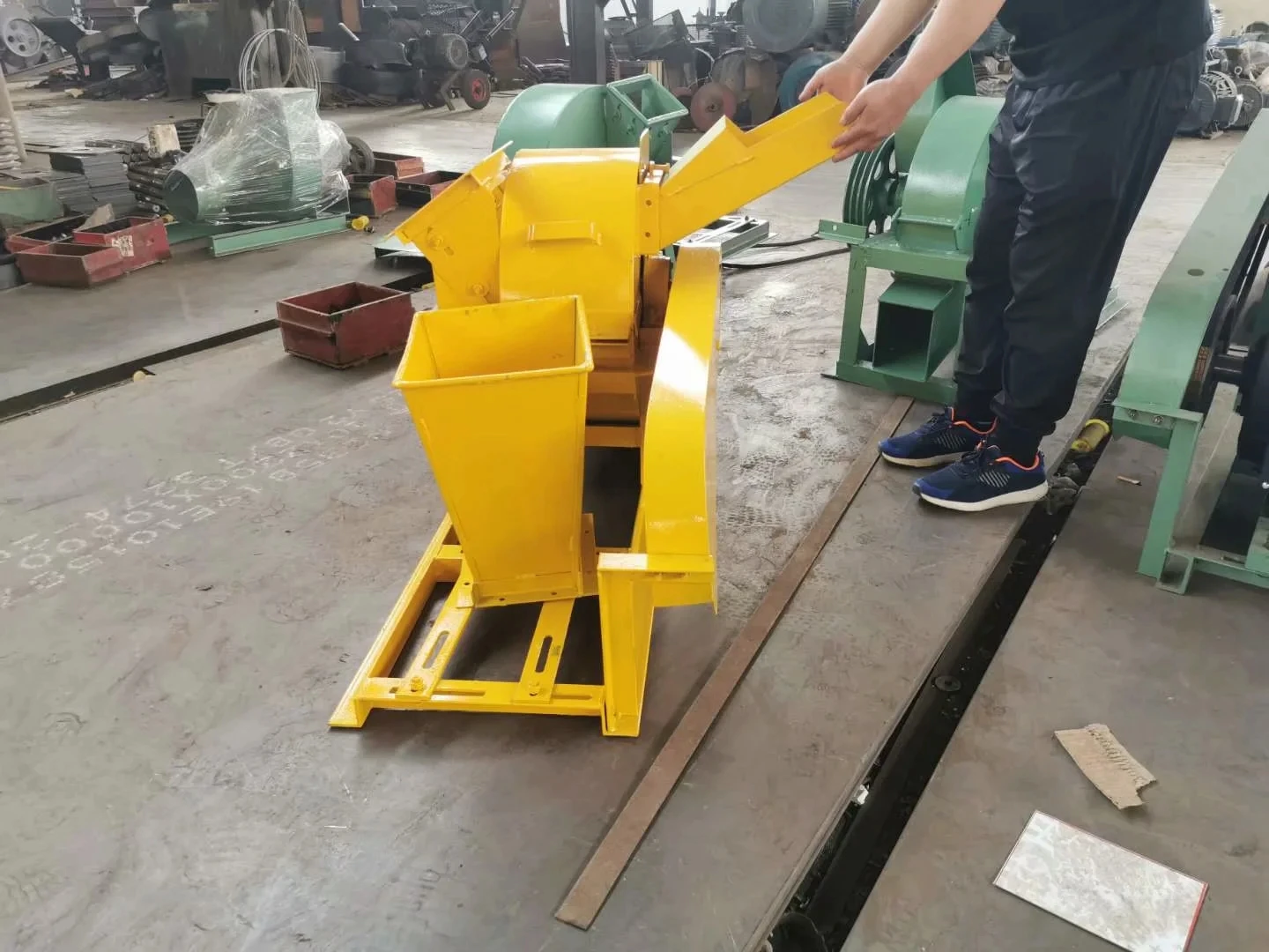 New household low-cost wood crusher for mushroom cultivation, including engine motor gear retail