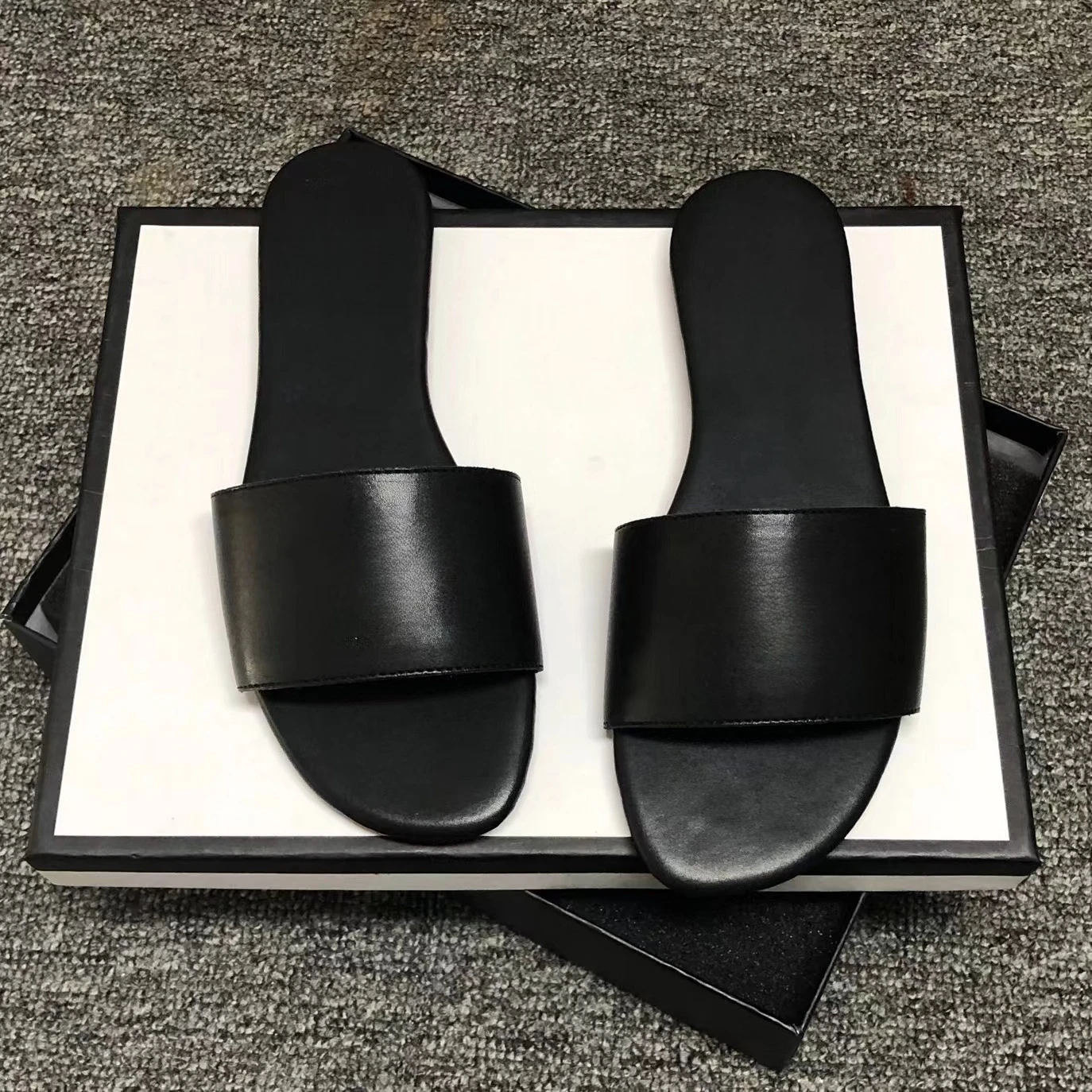 

Women's 2026 Trendy Outdoor Sandals, Anti-Slip One-Band Beach Slides, Fashion Summer Casual Slippers. Fast Shipping