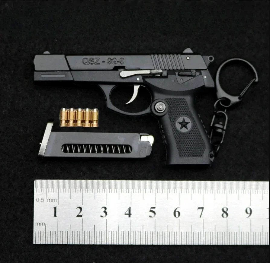 1: 3 Semi Alloy QSZ92 Shell Throwing Gun Models Mini Metal Toys Detachable Toy Gun Ornament Pendant Fake Gun for Adult Gift